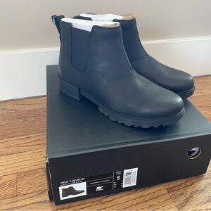 NEW Sorel ‘Emilie II’ Chelsea Ankle Boots - Size 8 - Black Leather